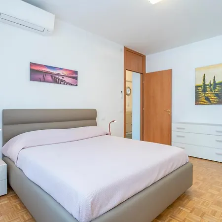 Apartamento Palazzo D'aronco Modern Udine